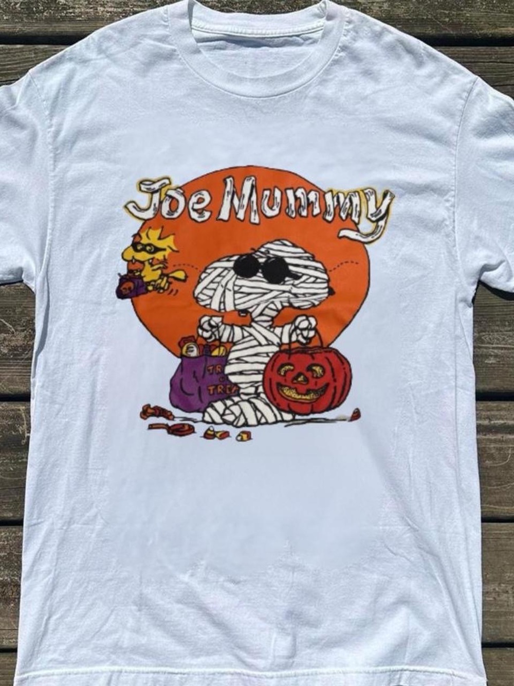 Joe Mummy Halloween Graphic Tee – Peanuts-Style Cartoon